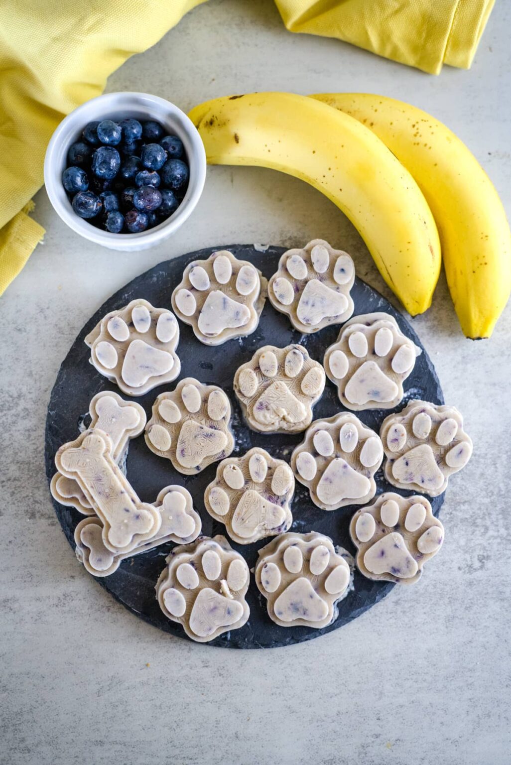 Photo inspiration: Picture Idea: Frozen Banana Blueberry Dog Treats